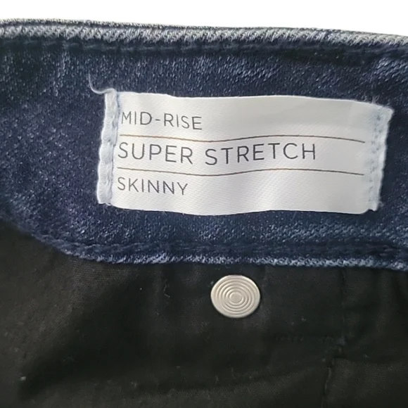 Lane Bryant Mid Rise Super Stretch Skinny Jeans w Petaled Distressed Hem Size 16 - Picture 6 of 10